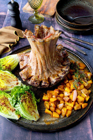 Couronne d'agneau rôtie au thym et à l'ail